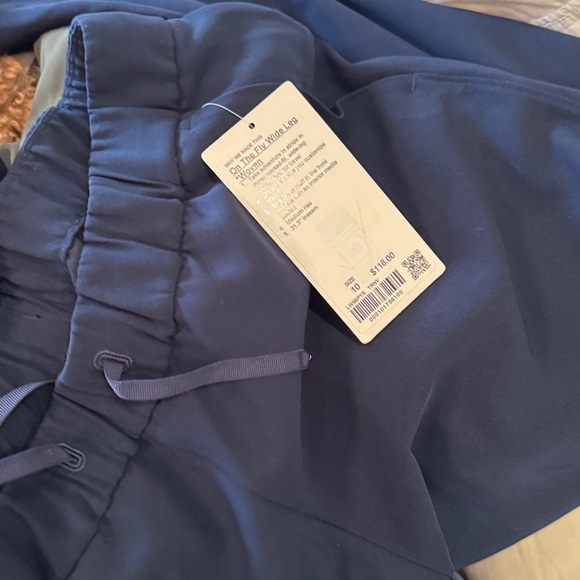 Lululemon track pants on the fly - Picture 5 of 8